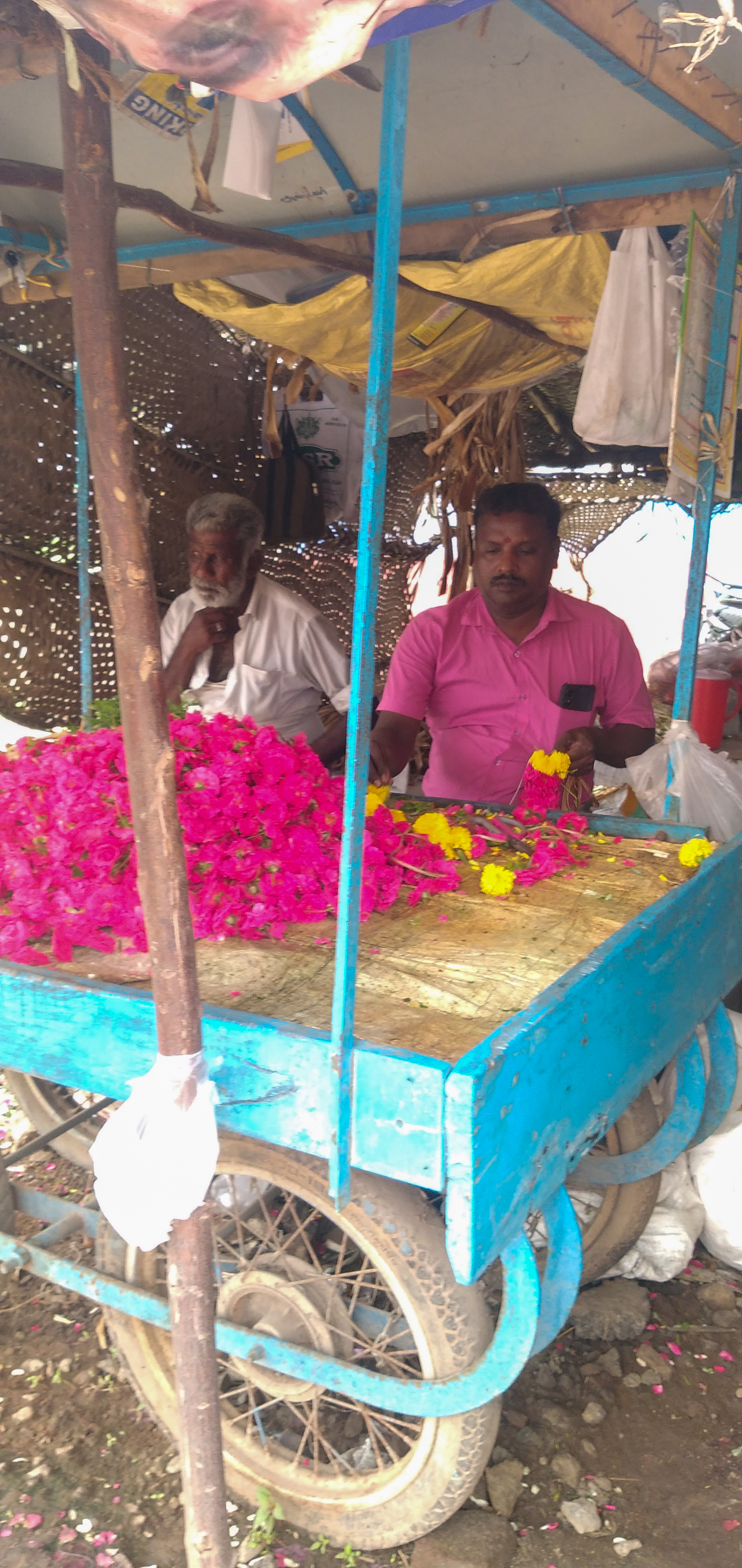 மலர் மாலை தொடுத்தல்