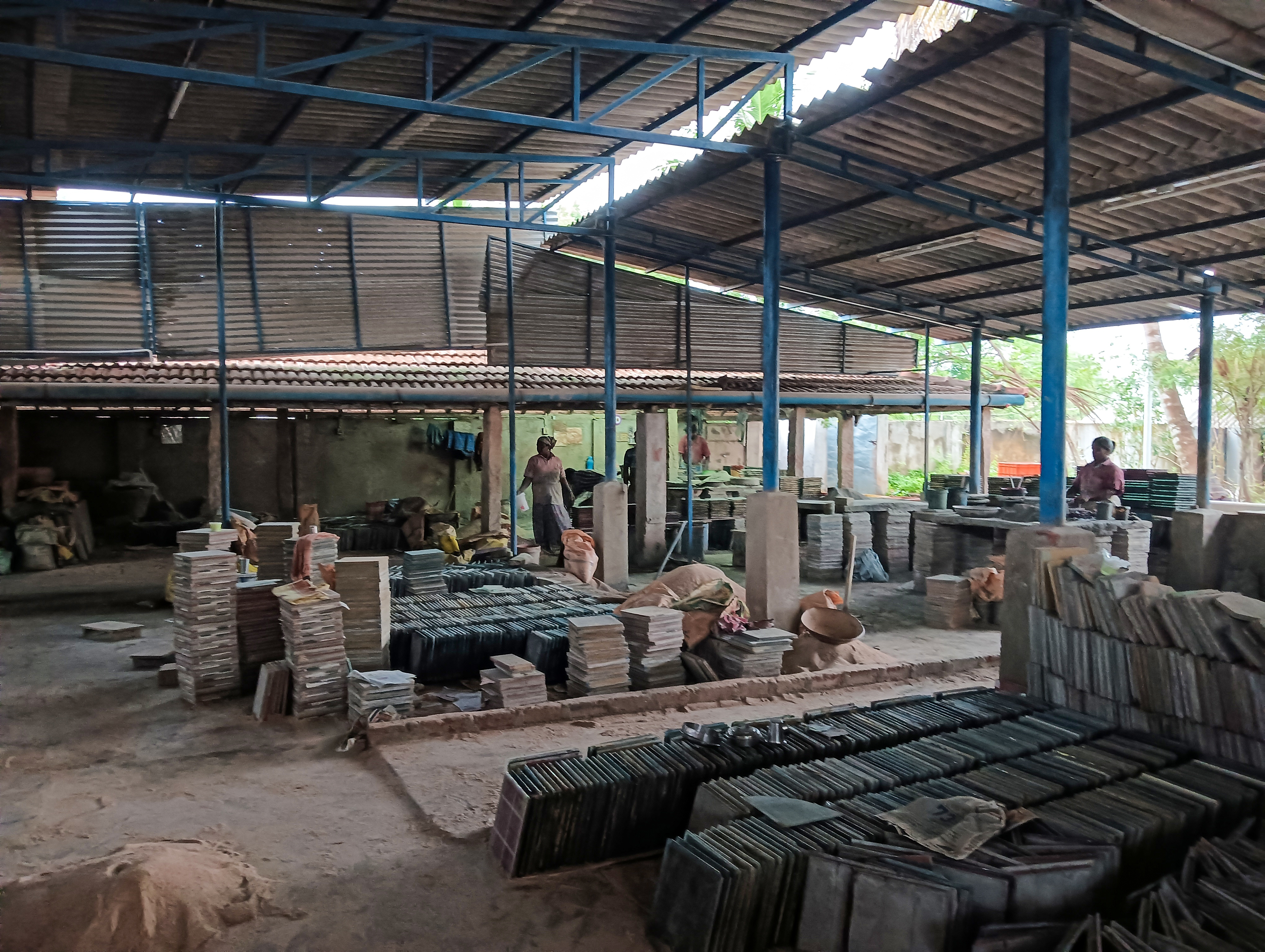 ஆத்தங்குடி ஓடுகள் தயாரிப்பு தொழிற்கூடம்