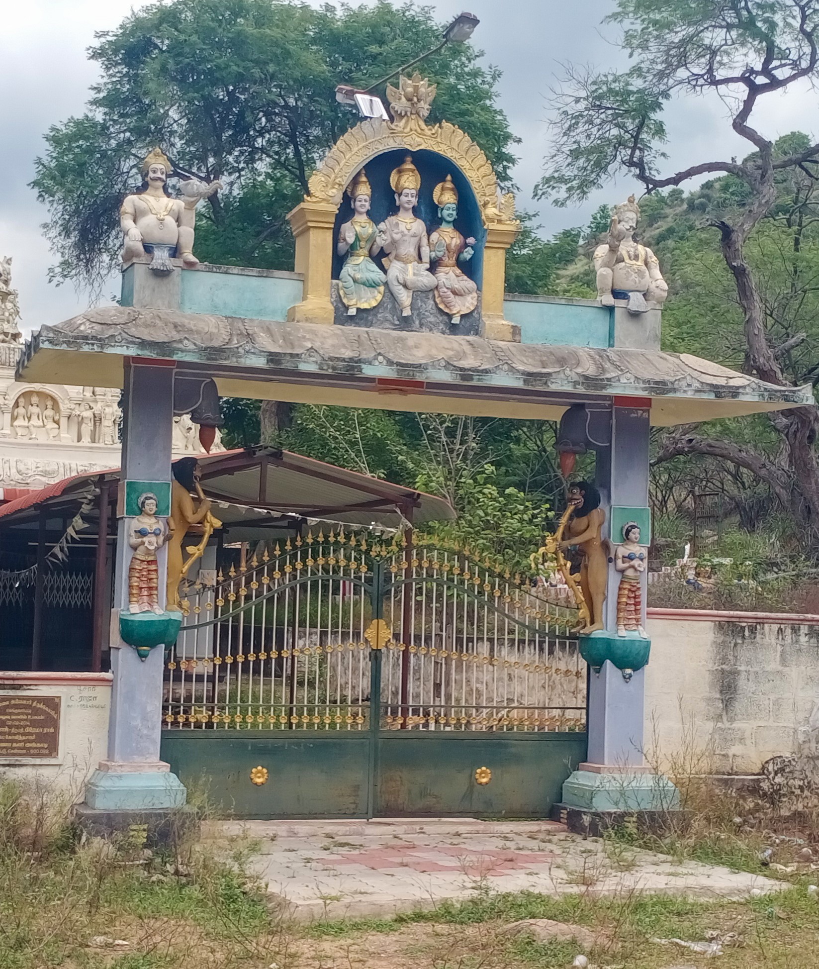 நுழைவாயில்