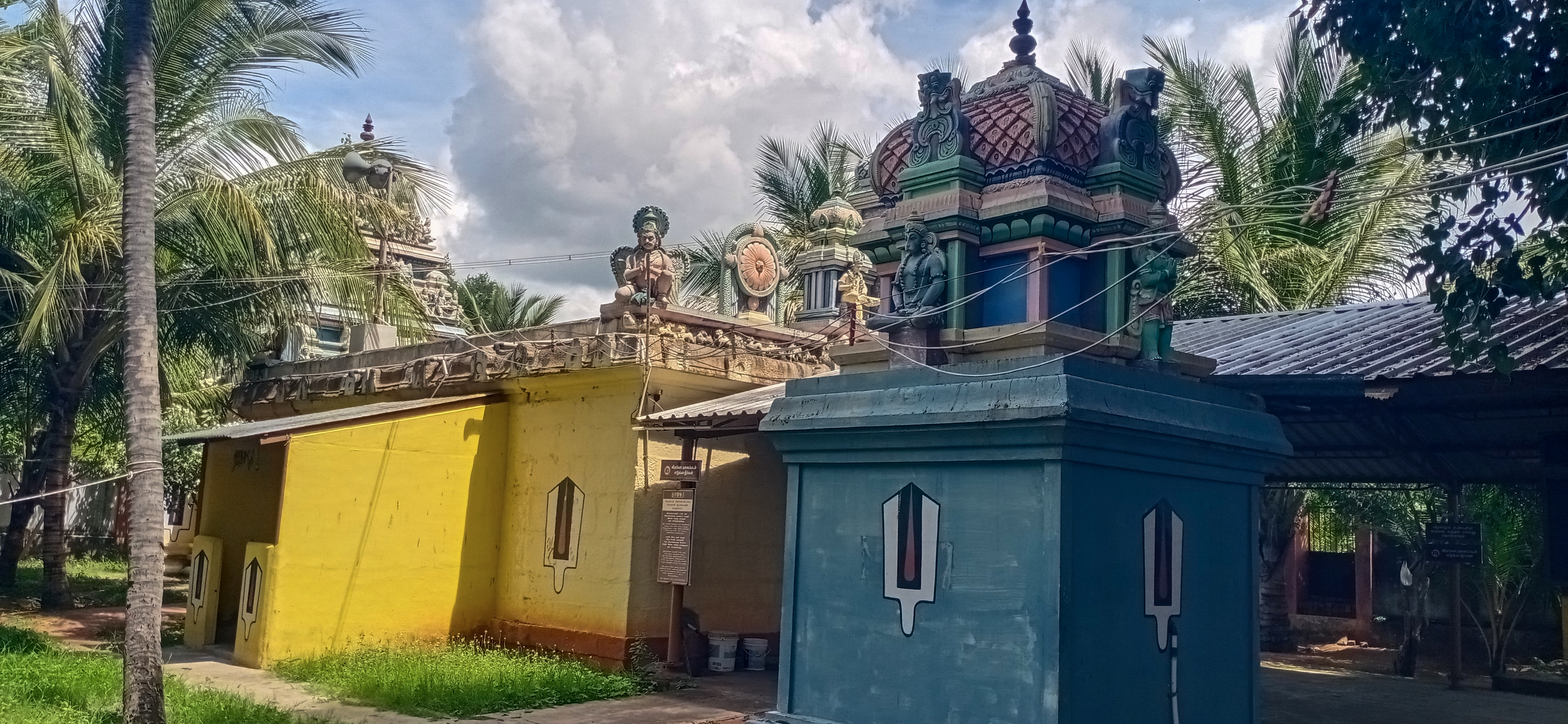 விளியல் கல்ராயப் பெருமாள் கோயில் வளாகம்